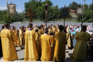 Божественная Литургия в храме святых первоверховных апостолов Петра и Павла г.Красноармейска