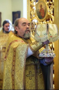 Божественная литургия на Архиерейском подворье — храме во имя преподобного Серафима Саровского г. Саратова