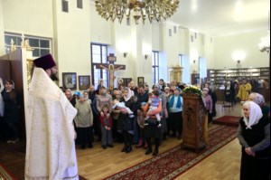 Божественная литургия на Архиерейском подворье — храме во имя преподобного Серафима Саровского г.Саратова