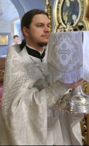 Митрополит Лонгин совершил Царские часы, Изобразительны, Великую вечерню и Крещальную литургию в Свято-Троицком кафедральном соборе Саратова