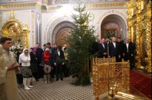 Митрополит Лонгин совершил Рождественское ночное богослужение