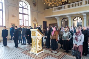 Литургия Преждеосвященных Даров на Архиерейском подворье — в храме во имя святого апостола и евангелиста Иоанна Богослова при СПДС