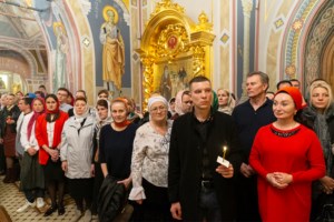 Митрополит Лонгин совершил пасхальное богослужение