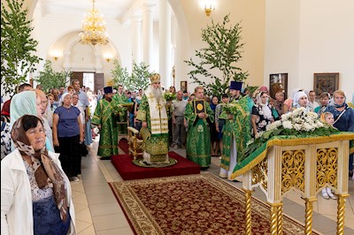 Божественная литургия в соединении с вечерней в Свято-Троицком кафедральном соборе г. Вольска