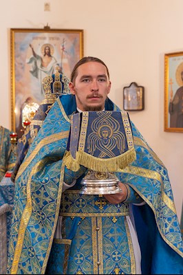 Божественная литургия в храме в честь Владимирской иконы Божией Матери с. Багаевка