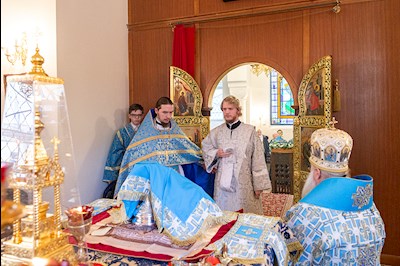 Божественная литургия на Архиерейском подворье – в храме в честь иконы Божией Матери «Утоли моя печали» г. Саратова