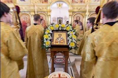Божественная литургия в храме в честь святителя Иоанна Златоуста в п. Зональный г. Саратова