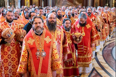 Митрополит Игнатий принял участие в Божественной литургии в Храме Христа Спасителя