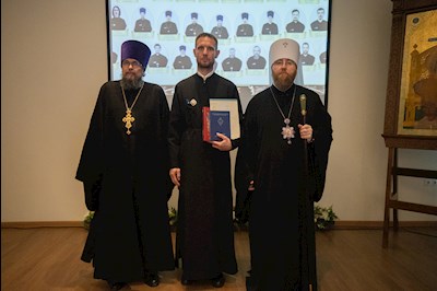 Митрополит Игнатий вручил дипломы выпускникам СПДС