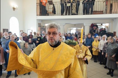 Митрополит Игнатий совершил Божественную литургию в Трехсвятительском храме г. Саратова
