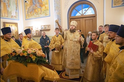 Митрополит Игнатий совершил Великое освящение храма святителя и Чудотворца Николая села Долгий Буерак Гагаринского района г. Саратова и Божественную литургию в новоосвященном храме