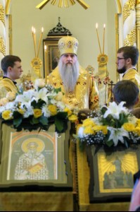 Божественная литургия на Архиерейском подворье — храме во имя преподобного Серафима Саровского г. Саратова