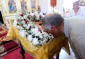Божественная литургия в храме во имя святителей Василия Великого, Григория Богослова, Иоанна Златоуста г. Саратова
