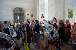 Божественная литургия в храме в честь Покрова Пресвятой Богородицы села Сокур Татищевского района
