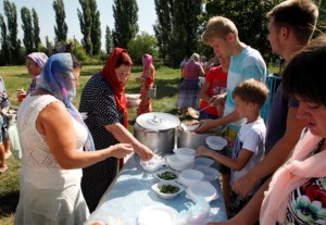 Божественная Литургия в храме во имя святой великомученицы Параскевы Пятницы села Малиновка Аркадакского района
