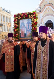Божественная литургия на Архиерейском подворье — храме во имя святых равноапостольных Мефодия и Кирилла при СГУ в день памяти святых братьев