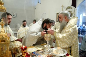 Божественная литургия в храме в честь Покрова Пресвятой Богородицы р.п. Новые Бурасы