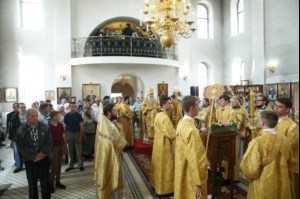 Божественная литургия в храме во имя святых первоверховных апостолов Петра и Павла г.Аткарска