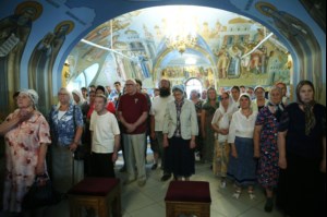 Митрополит Лонгин и Епископ Пахомий совершили Божественную литургию в Троицком соборе и молебен перед главной святыней Саратовской земли — образом Спаса Нерукотворного