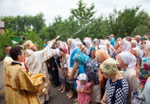 Божественная литургия в храме святых первоверховных апостолов Петра и Павла г. Красноармейска