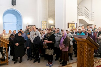 Божественная литургия в храме во имя первоверховных апостолов Петра и Павла г. Саратова
