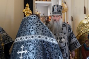 Литургия Преждеосвященных Даров, малое повечерие и утреня Великого Четвертка на Архиерейском подворье — в храме во имя святых равноапостольных Мефодия и Кирилла при СГУ