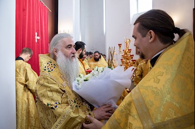 Божественная литургия в храме в честь Нерукотворного Образа Спасителя г .Саратова