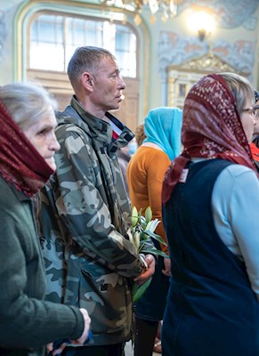 Митрополит Саратовский и Вольский Игнатий совершил вечерню в соединении с Литургией Иоанна Златоуста в Покровском соборе г. Саратова