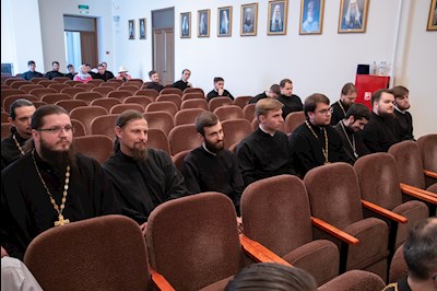 Митрополит Игнатий посетил защиту выпускных работ в СПДС
