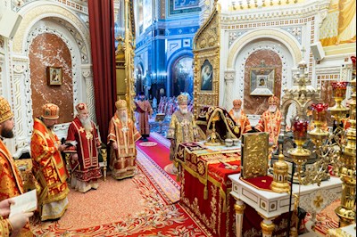 Митрополит Игнатий принял участие в Божественной литургии в Храме Христа Спасителя