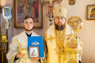 Митрополит Игнатий совершил Божественную литургию в храме святителей Василия Великого, Григория Богослова и Иоанна Златоустого г. Саратова