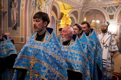 Митрополит Игнатий совершил вечернее богослужение с чтением акафиста Пресвятой Богородице в Свято-Троицком кафедральном соборе г. Саратова