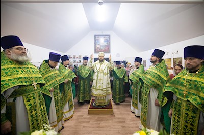 Митрополит Игнатий совершил Великое освящение храма преподобного Серафима Саровского р.п. Татищево и первую Божественную литургию в новоосвященном храме