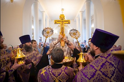 Митрополит Игнатий совершил всенощное бдение с чином выноса Креста в Свято-Троицком кафедральном соборе г. Вольска