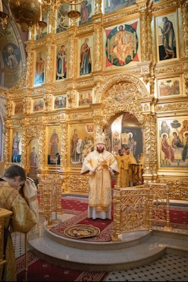 Митрополит Игнатий совершил Божественную литургию в Свято-Троицком кафедральном соборе Саратова