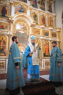 Митрополит Игнатий возглавил соборное архиерейское богослужение в Свято-Троицком кафедральном соборе г. Покровска (Энгельса)