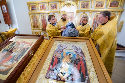 Митрополит Игнатий совершил Божественную литургию в Трехсвятительском храме г. Саратова