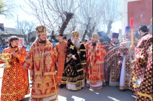 Божественная литургия в храме в честь Покрова Пресвятой Богородицы