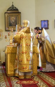 Божественная литургия на Архиерейском подворье — храме во имя преподобного Серафима Саровского г. Саратова