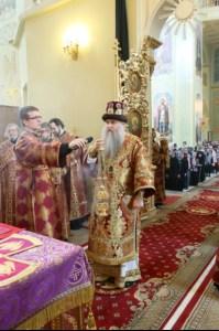 В Великий Четверг Митрополит Лонгин совершил Литургию Василия Великого и Чин умовения ног