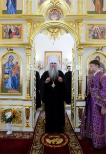 Божественная литургия в храме во имя святителей Василия Великого, Григория Богослова, Иоанна Златоуста г. Саратова