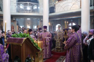 Божественная литургия и панихида в храме во имя Всех Святых, в земле Российской просиявших г. Саратова