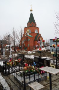 Божественная литургия и панихида в храме во имя святителя и чудотворца Николая на Елшанском кладбище г. Саратова
