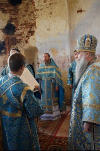 Божественная литургия в храме в честь Покрова Пресвятой Богородицы села Сокур Татищевского района