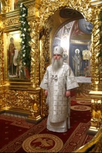Митрополит Лонгин совершил Рождественское ночное богослужение