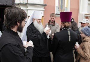 Божественная литургия и крещение оглашенных в Свято-Троицком кафедральном соборе Саратова