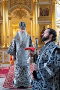Литургия Преждеосвященных Даров на Архиерейском подворье — в храме во имя святого апостола и евангелиста Иоанна Богослова при СПДС