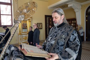 Литургия Преждеосвященных Даров на Архиерейском подворье — в храме святого апостола и евангелиста Иоанна Богослова