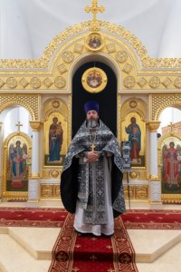 Литургия Преждеосвященных Даров, малое повечерие и утреня Великого Четвертка на Архиерейском подворье — в храме во имя святых равноапостольных Мефодия и Кирилла при СГУ