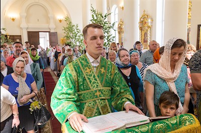 Божественная литургия в соединении с вечерней в Свято-Троицком кафедральном соборе г. Вольска